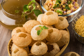 Pani Puri or panipuri, Golgappe or gol gappe, Chat item, India © StockImageFactory