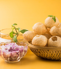 Pani Puri or panipuri, Golgappe or gol gappe, Chat item, India © StockImageFactory