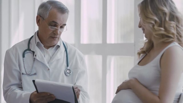 Pregnant woman visiting experienced doctor