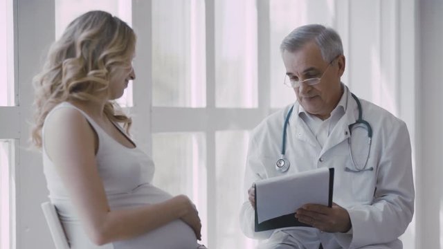 Pregnant woman visiting experienced doctor