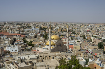 Fototapeta na wymiar Panoramic view over the town center of Madaba in Jordan with the Central Mosque