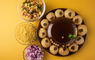 Pani Puri or panipuri, Golgappe or gol gappe, Chat item, India © StockImageFactory