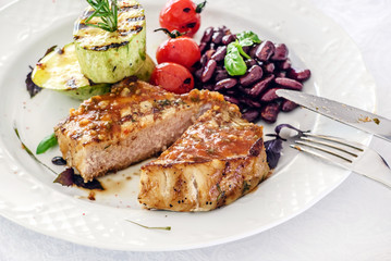 steak with grilled vegetables