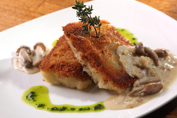potato cutlets with mushroom sauce