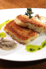 potato cutlets with mushroom sauce