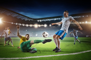 Obrazy na Szkle  Gra w piłkę nożną w akcji. Różne środki przekazu