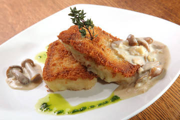 potato cutlets with mushroom sauce
