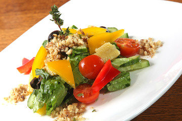 Salad with walnuts and vegetables