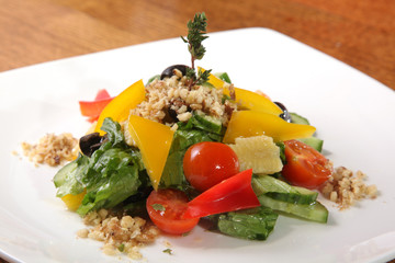 Salad with walnuts and vegetables