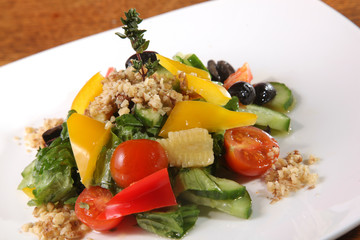 Salad with walnuts and vegetables