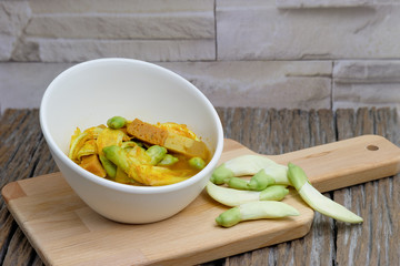 Sour soup with vegetable humming bird.