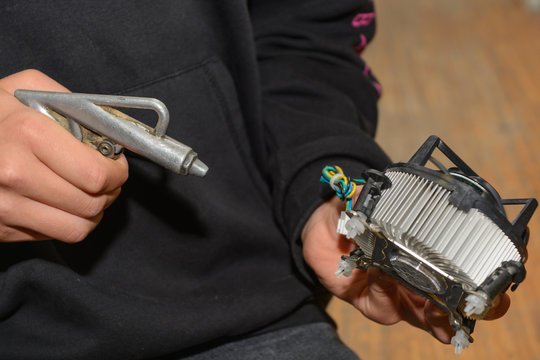 Mit Kompressor PC-L&uuml;fter reinigen