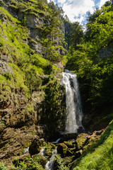 idyllische Landschaft mit Wasserfall - Austria