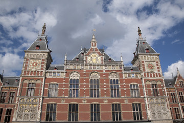 Fototapeta na wymiar Centraal - Central Railway Station; Amsterdam; Holland