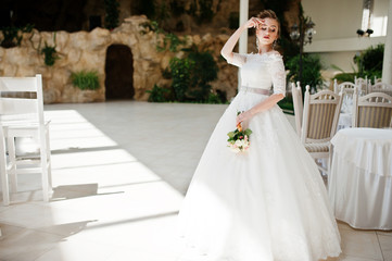 Naklejka premium Portrait of beautiful bride at wedding hall
