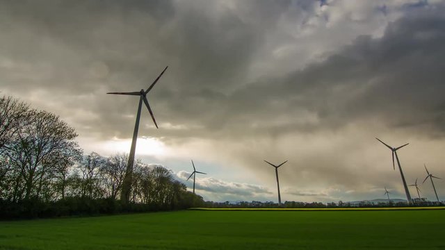 windraeder mit regen und sonne zeitraffer