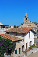 Fototapeta na wymiar old town Arles - Southern France