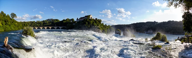 Fototapeten Panorama Rheinfall, Wasserfall bei Neuhausen, tosende Wassermasse, Schloss Laufen und Eisenbahnviadukt © paulgsell
