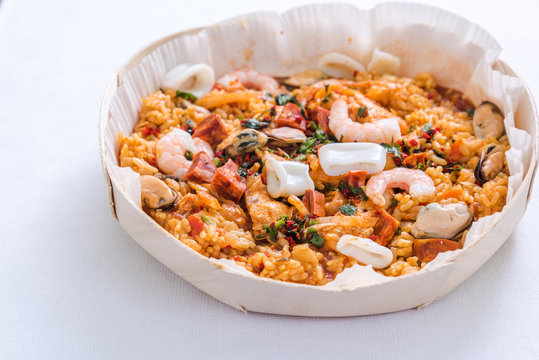 traditional spanish seafood paella