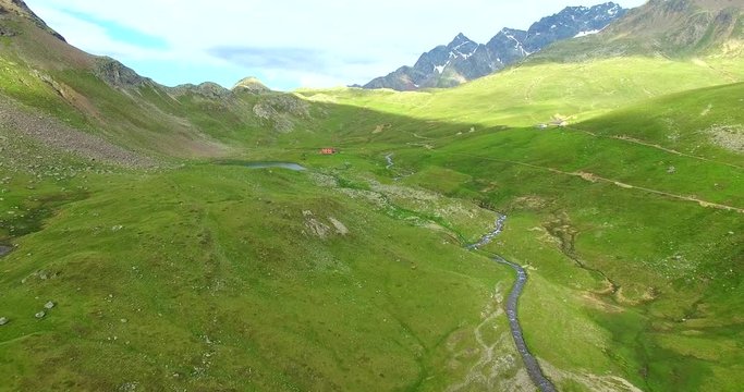 Aerial 4k - Val Viola Bormina (IT) - Vista aerea della valle e del rifugio verso il confine svizzero