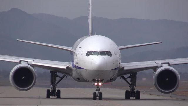 飛行機のタキシング Airliners taxing
