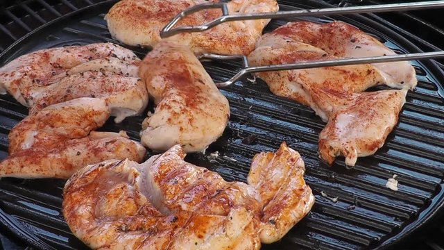 H&auml;hnchenfilet auf den Grill