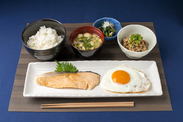 和食朝食
