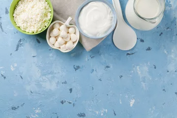 Crédence de cuisine en verre imprimé Produits laitiers Dairy products on stone table