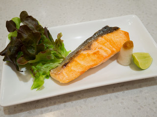 Salmon steak with lemon