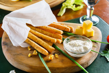 garlic bread sticks with sauce