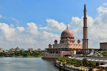 Fototapeta na wymiar Putra Mosque is the principal mosque of Putrajaya and one of popular destination among tourist.