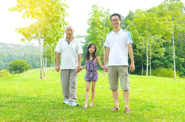 Fototapeta premium Asian 3 generation family