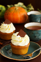 Pumpkin muffins with cream.