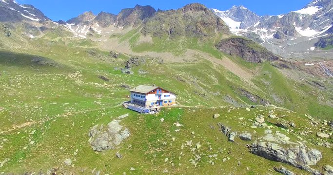 Aerial 4k - Rifugio Bignami (mt. 2401) - Alta Via della Valmalenco - Vista aerea del rifugio con ghiacciaio Fellaria sullo sfondo - anno 2016 