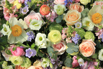 Mixed bridal arrangement