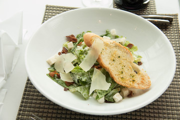  caesar salad with lettuce and garlic bread