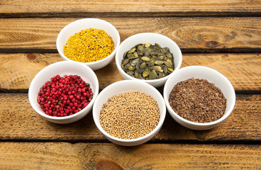 Cerealien und Gewürze