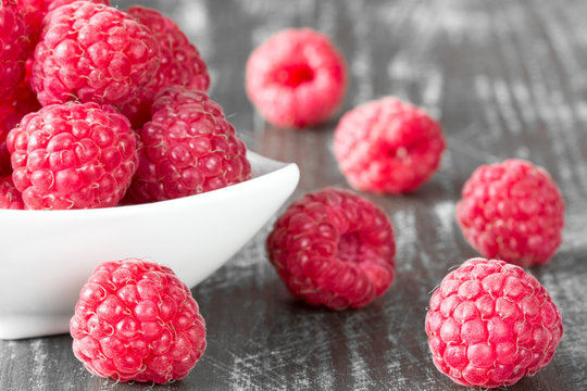 Red raspberries in bowl