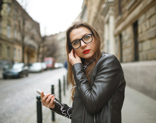 Fototapeta premium Businesswoman talking on smart phone