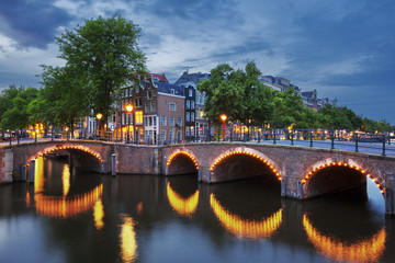 Obraz premium Amsterdam Canal at dusk
