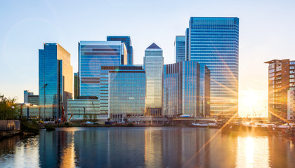 Canary Wharf in London at Sunset - obrazy, fototapety, plakaty