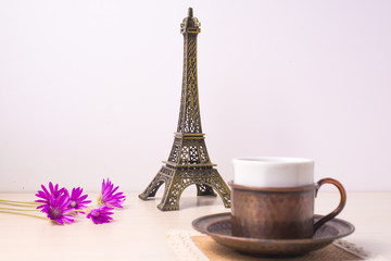 Obraz na płótnie Canvas A cup of coffee with flowers
