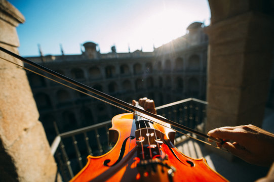 violinist playing.