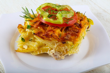 Chicken pie with tomato