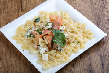 Pasta with salmon and cheese