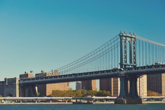 Manhattan Bridge and skyline in New York © haveseen