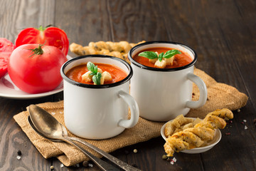 Tomato red pepper soup