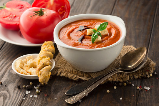 Tomato red pepper soup