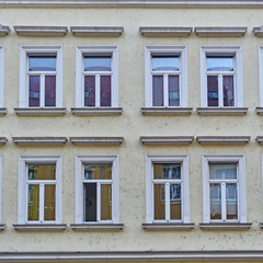 vintage house facade windows pattern, Leipzig Deutschland