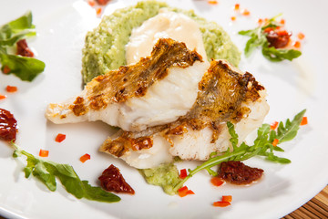 Pikeperch with mashed potatoes and dried tomatoes